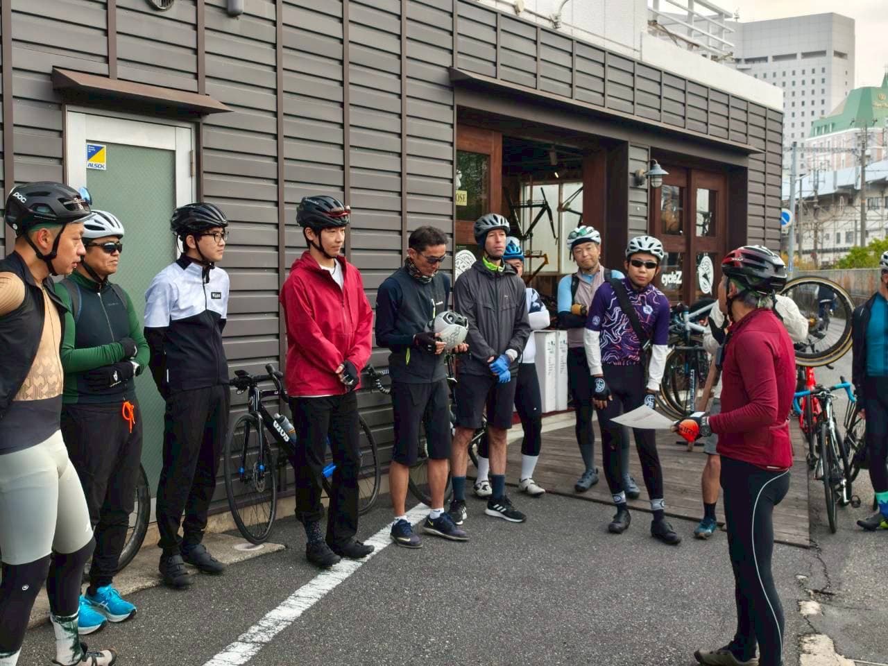 朝、cycleZの前にいったん集まってからスタートします。みんなで一斉に走り出す時間は、それだけで少し気分が上がります