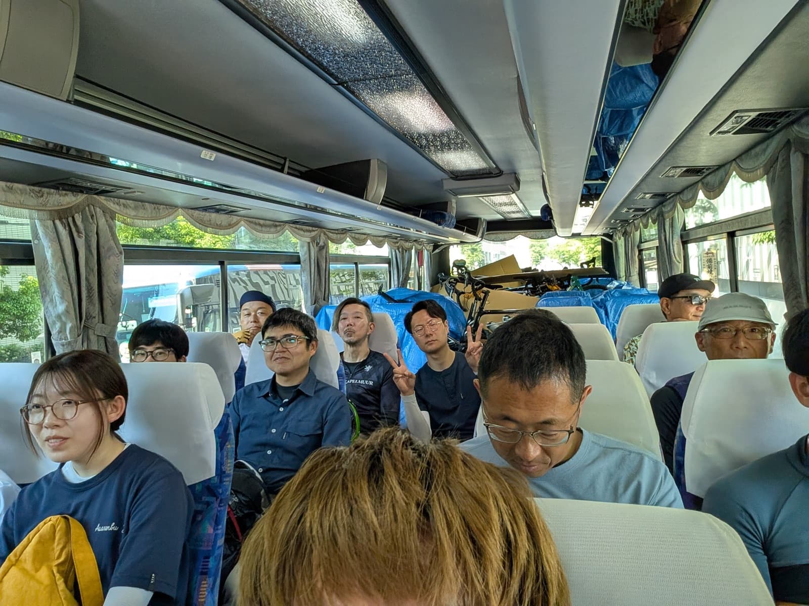 バス車内