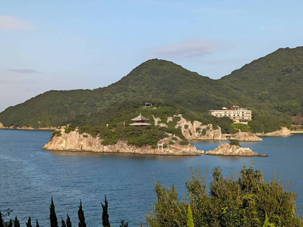 円福寺から見た弁天島と仙酔島