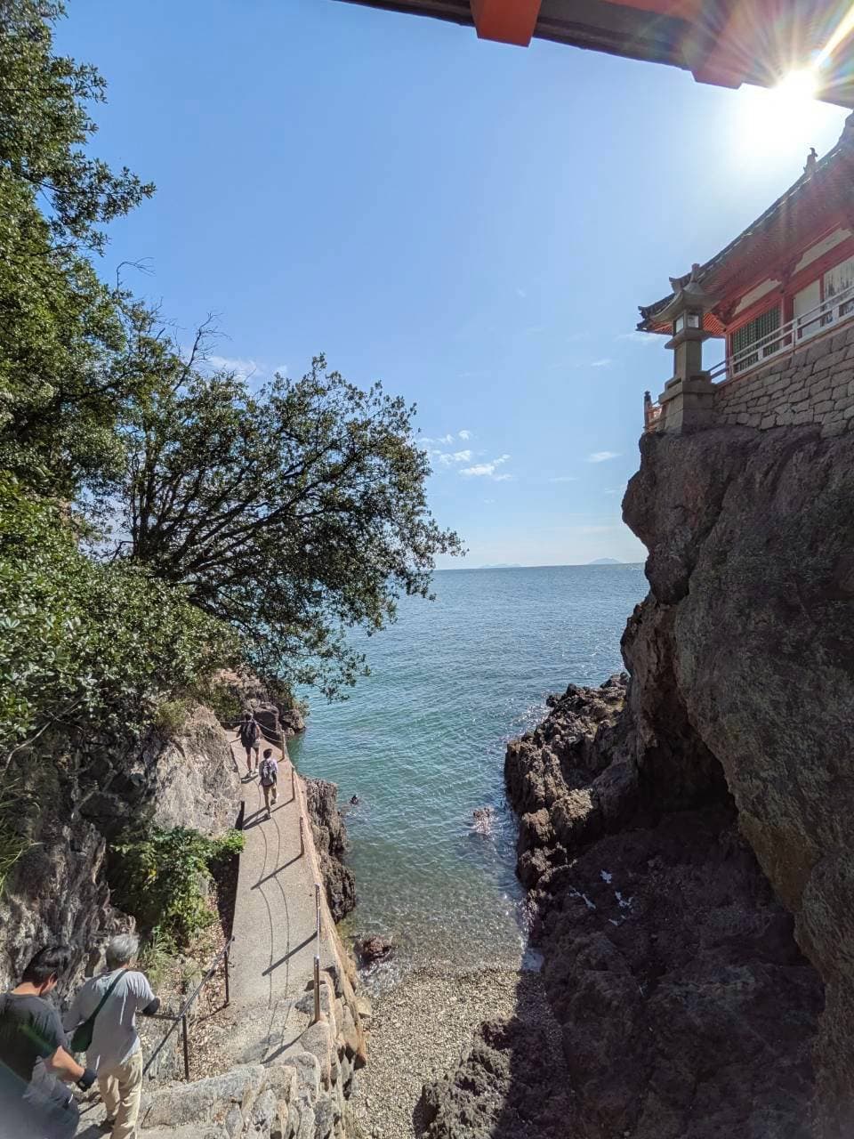 観音堂から見下ろした海