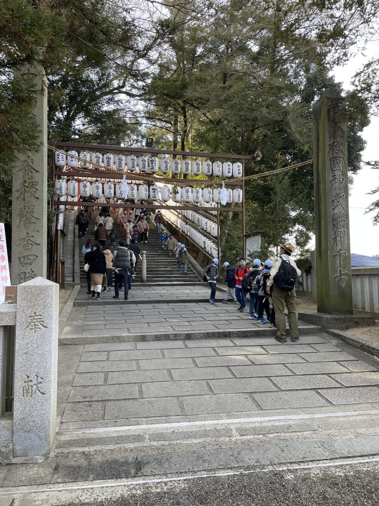 吉備津神社のおみくじの行列